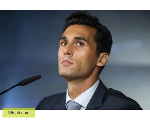 世体聚焦皇马右后卫竞争白热化阿韦洛亚抉择难题未来去向悬而未决